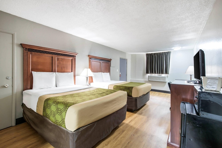 Bedroom 3, Rodeway Inn St. Joseph, Berrien