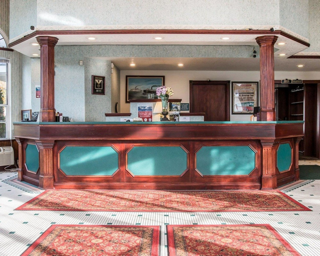 Public Area, Clarion Hotel Mackinaw City Beachfront, Cheboygan