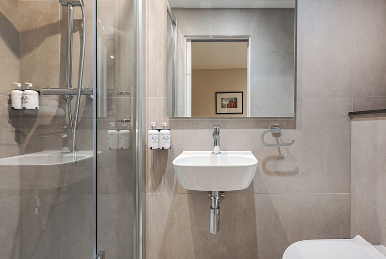 Bathroom 3, King's Cross Express Inn, London