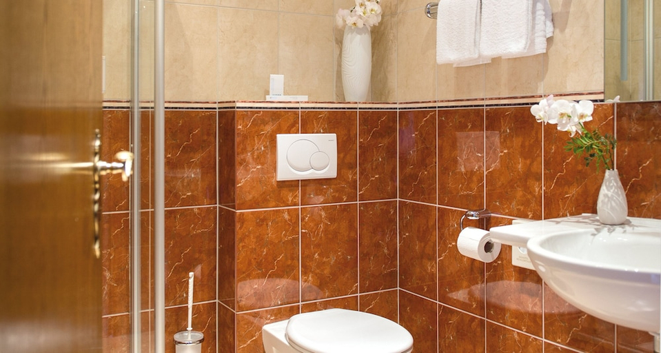 Bathroom 5, Victor's Seehotel Weingärtner, St. Wendel