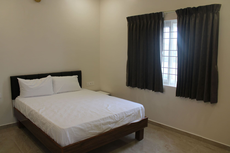 Room 2, GRS Inn, Tiruvannamalai