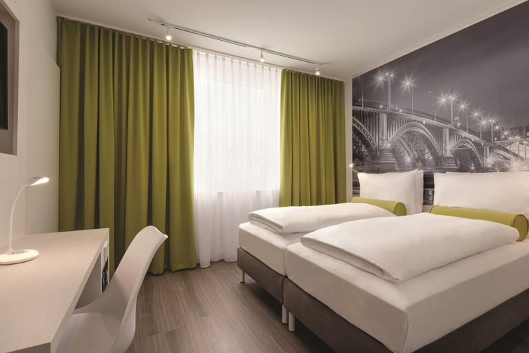 Bedroom 4, Super 8 by Wyndham Mainz Zollhafen, Mainz
