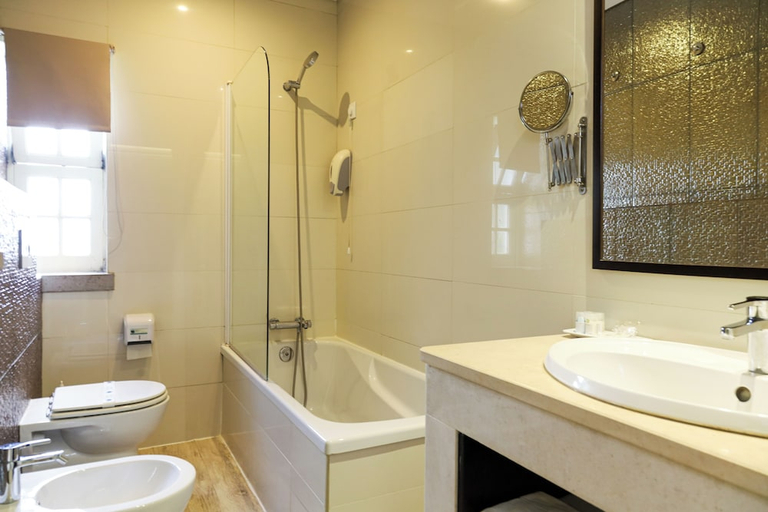 Bathroom 3, Josefa D'Óbidos, Óbidos