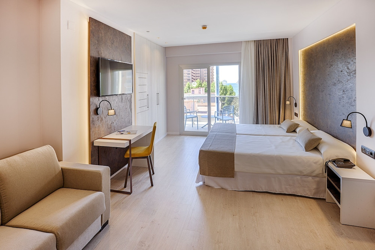 Bedroom 3, Benidorm Centre Hotel, Alicante