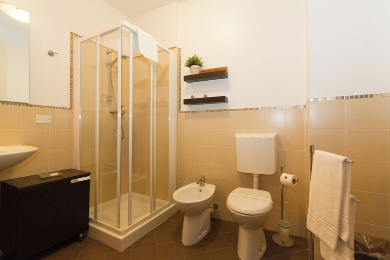 Bathroom 5, Residence Theresia, Trieste