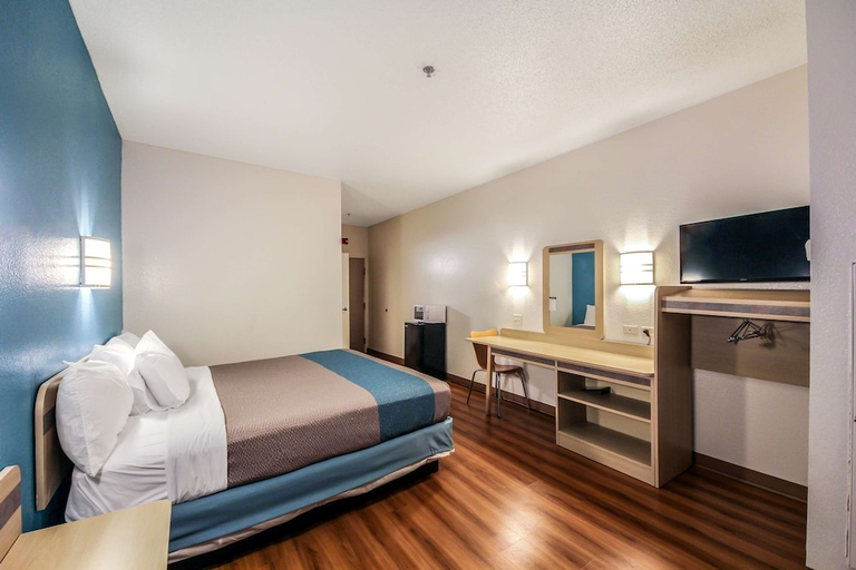Bedroom 3, Motel 6 New Braunfels, TX, Comal