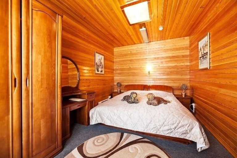 Bedroom 2, Flagman, Water body