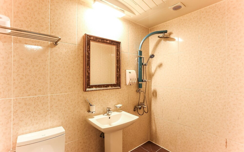Bathroom 5, Gangneung Cats, Gangneung