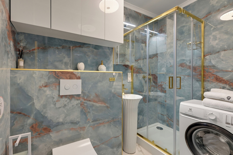 Bathroom 5, Orla - 3 minutes walk to the Beach, Gdańsk City