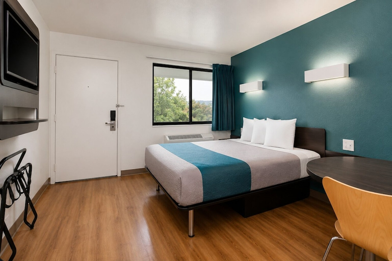 Guestroom 4, Vagabond Inn Camarillo, Ventura
