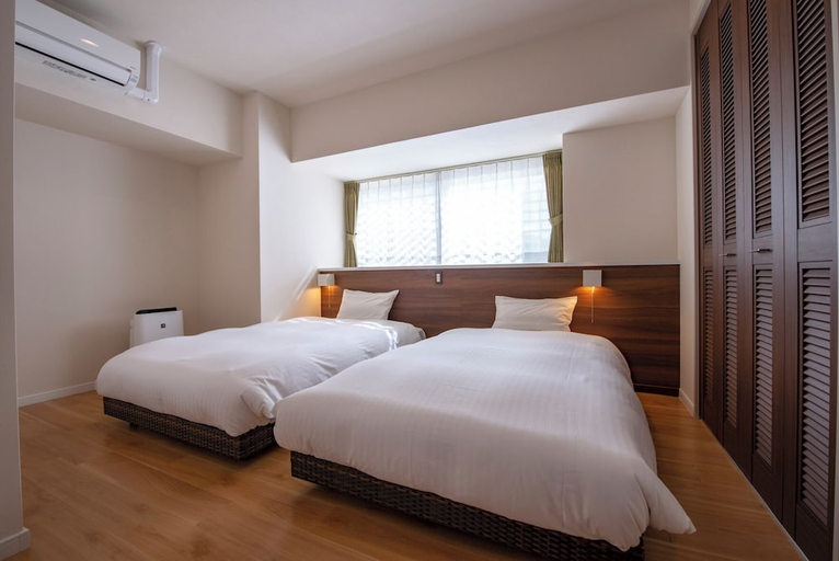 Bedroom 3, Lieta Nakayama, Nago
