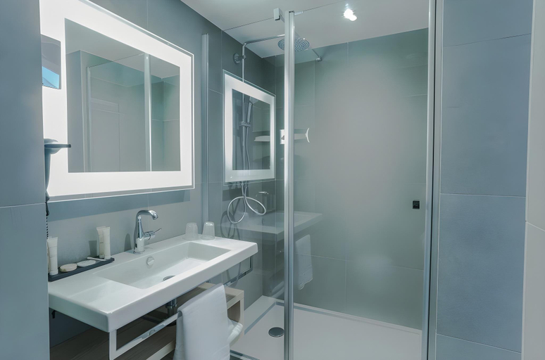 Bathroom 3, Arena Hotel La Defense, Hauts-de-Seine