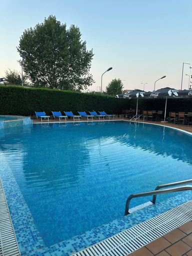 Pool 5, Blue Sky, Kavajës