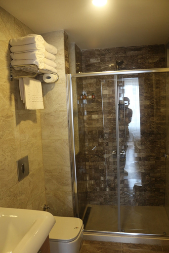 Bathroom 5, Longoz Hotel, Demirköy