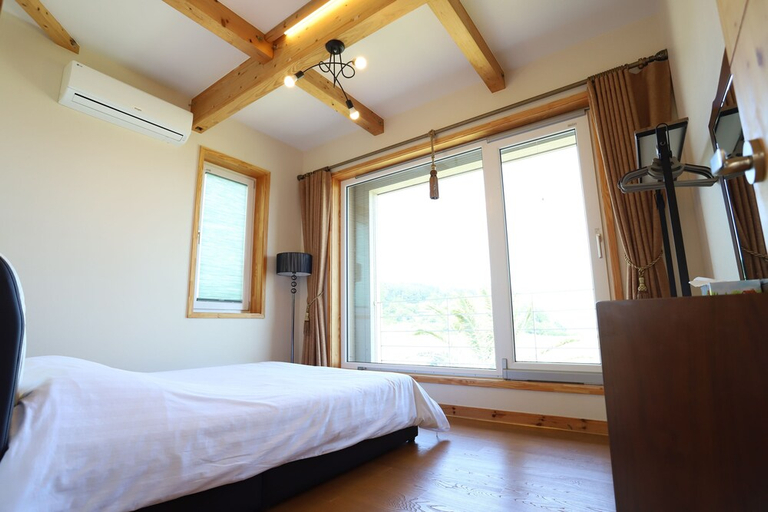 Bedroom 2, Jeju Lake Pension, Jeju