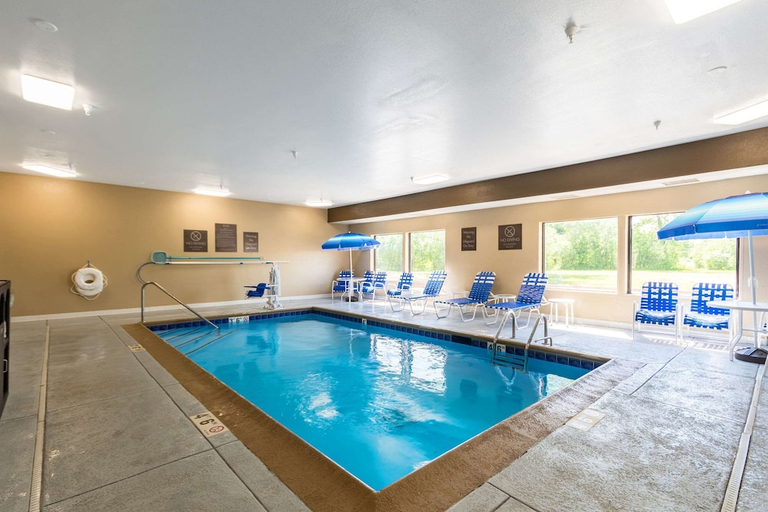 Sport & Beauty, Comfort Inn & Suites North Aurora - Naperville, Kane
