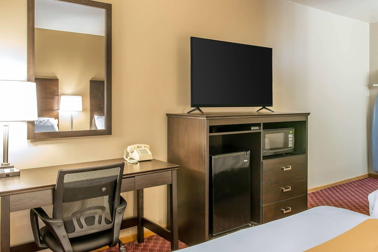 Bedroom 3, Quality Inn & Suites Houghton Downtown, Lake Superior