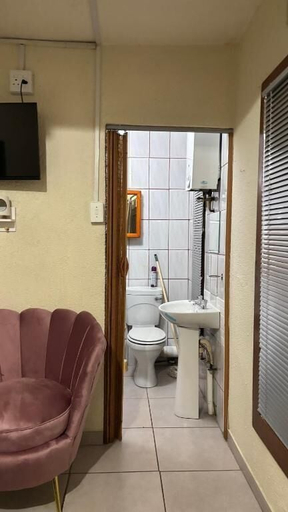 Bathroom 2, Aneiwa Airport Lodge, Ekurhuleni