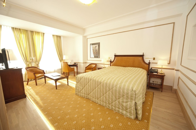 Bedroom 2, Grand Hotel Cravat, Luxembourg