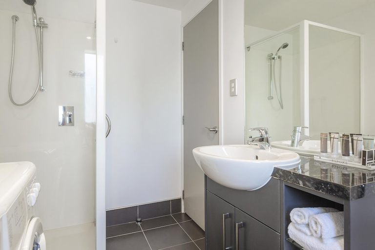 Bathroom 3, Barclay Suites, Waitakere