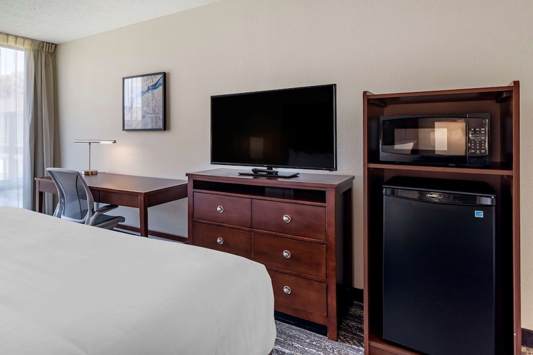 Bedroom 3, Clarion Inn Sheffield Muscle Shoals, Colbert