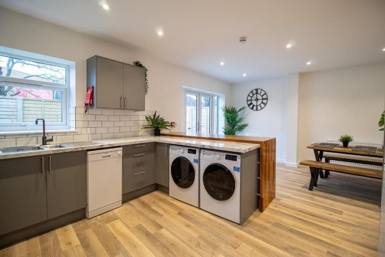 Shared kitchen facilities 2, 29 Twyford, Hampshire