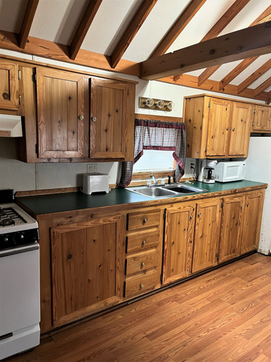 Private kitchen 4, Pin Oak RV Resort, Franklin