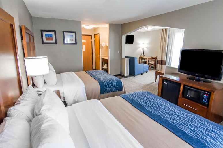 Bedroom 3, Comfort Inn & Suites Pittsburg KS, Crawford