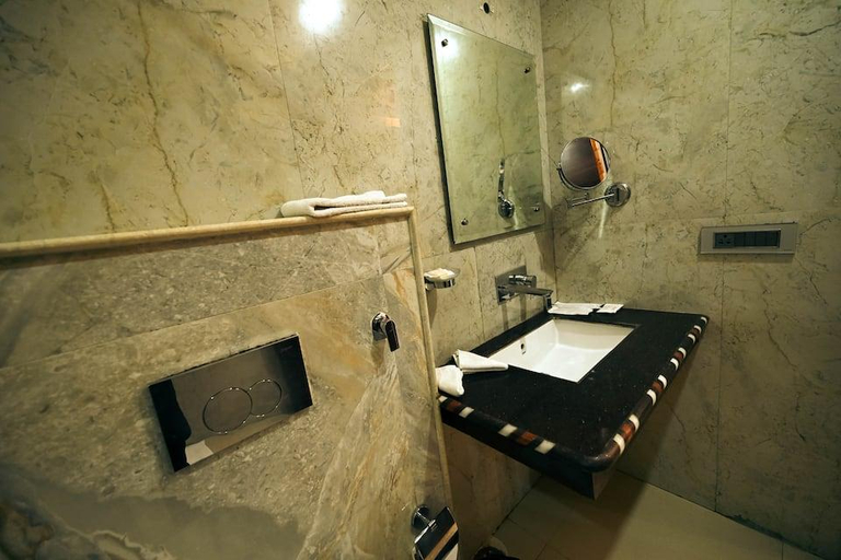 Bathroom 5, Tgi Tiger Roar Resort, Sawai Madhopur