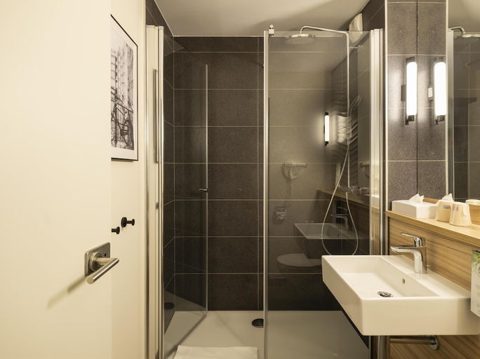 Bathroom 5, Campanile Hotel Eindhoven, Eindhoven