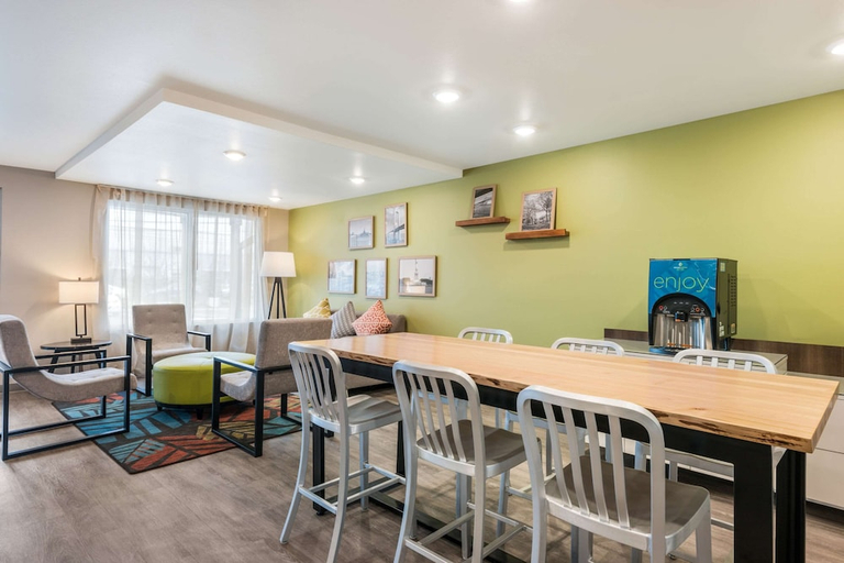 Public Area, WoodSpring Suites Linden, Union