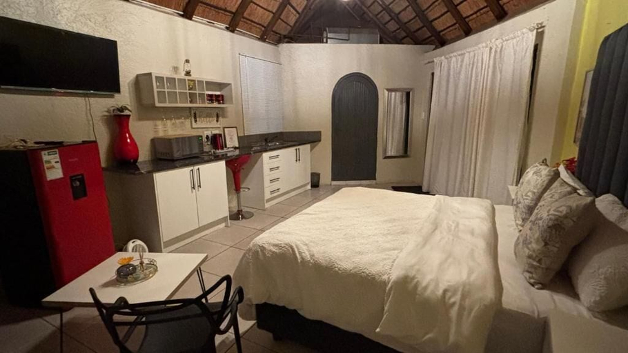 Room 4, Aneiwa Airport Lodge, Ekurhuleni