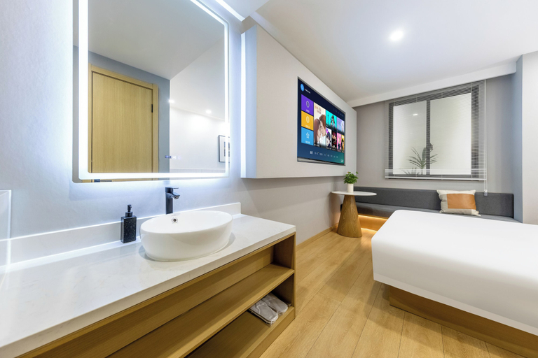 Bathroom 2, Xin Hui City Hotel, Shanghai