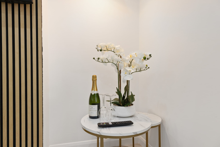 Room 5, Stylish Home Near Chelsfield Station Free Wifi, London