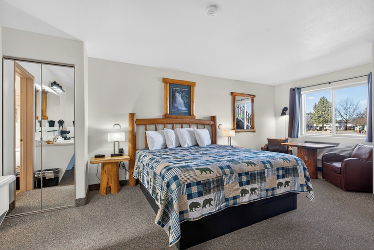 Bedroom 5, The Ponderosa Motel, Wallowa