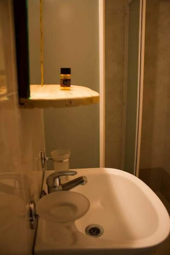 Bathroom 3, Bonne Nuit Pension, Peloponnese