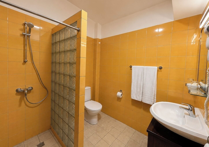Bathroom 3, Spanhoek Boutique Hotel, Rainville