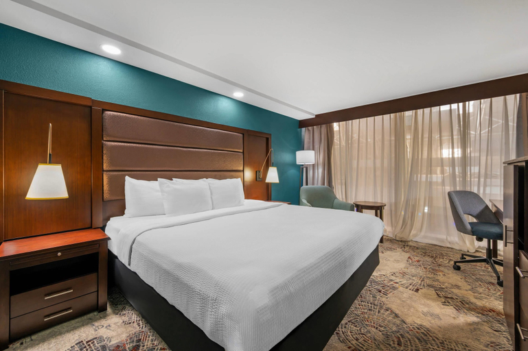 Bedroom 3, The Great Rivers, an Ascend Collection Hotel, Madison