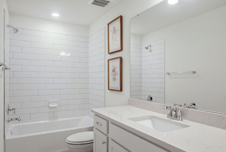 Bathroom 4, Ajoupa Inc, Polk