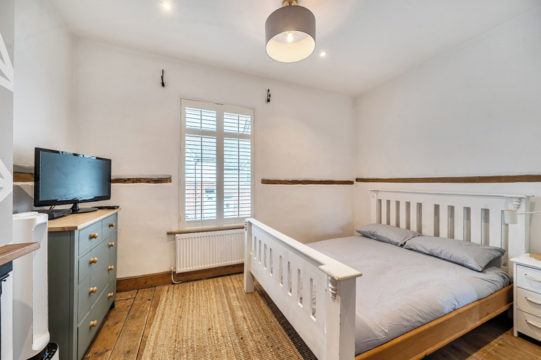 Room 5, Quaint Cottage in Charming Evesham, Worcestershire
