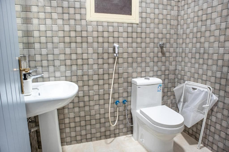 Bathroom 5, Luxury and Modern Hotel Apartments in Mudhainib, Al Madinah Al Munawwarah