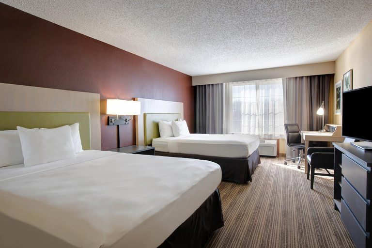 Bedroom 3, Comfort Inn & Suites St. Paul Northeast, Ramsey