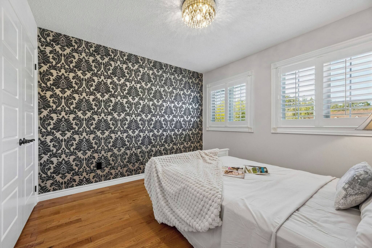 Room 4, Modern Comforts, Quiet Neighborhood, Free 02 Parking, Durham