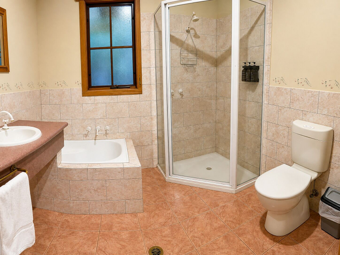 Bathroom 5, Cradle Forest Inn, Kentish