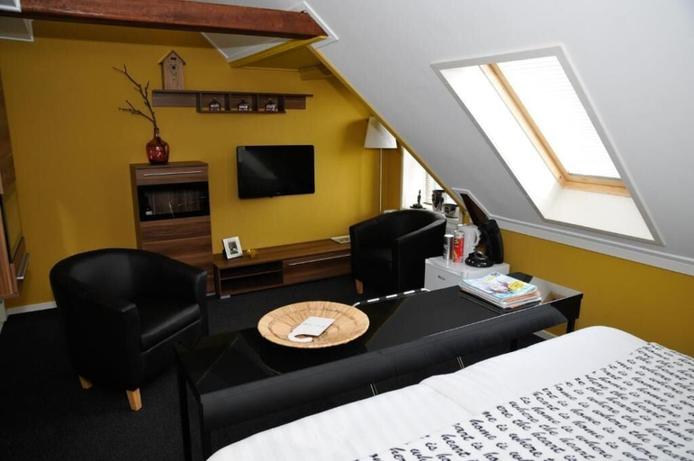 Bedroom 4, Hotel Restaurant It Posthus, Ferwerderadiel