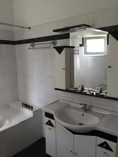 Bathroom 3, Kavousanos Apartments, Crete