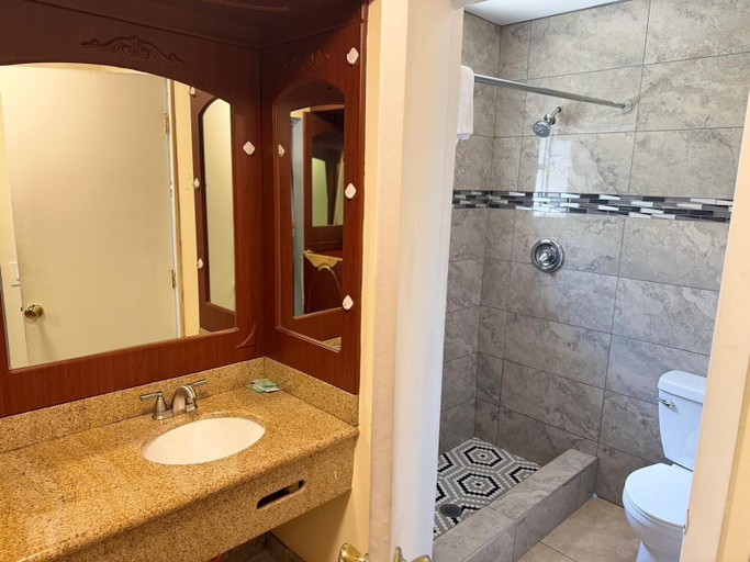 Bathroom, LISA MOTEL, Palm Beach