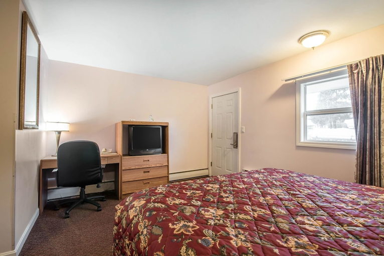 Bedroom 3, Rodeway Inn Bellows Falls, Windham