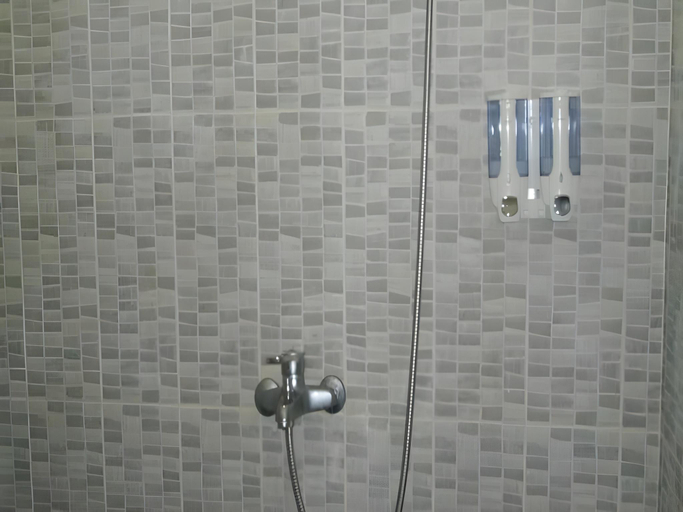 Bathroom, Emweka Guest House n Pavillion, Balikpapan