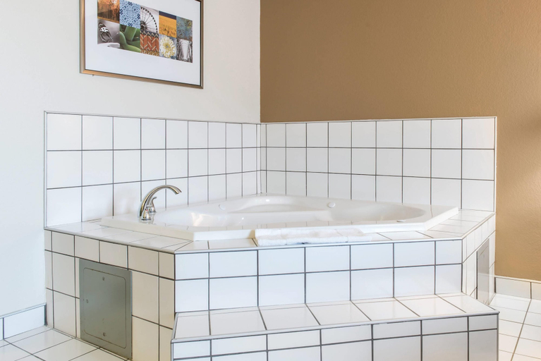 Bathroom 4, Quality Inn Noblesville-Indianapolis, Hamilton